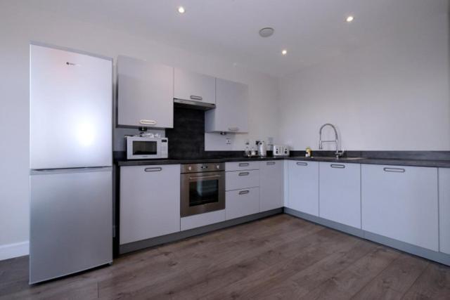פטרבורו Geneva House Apartments By Elegance Living מראה חיצוני תמונה